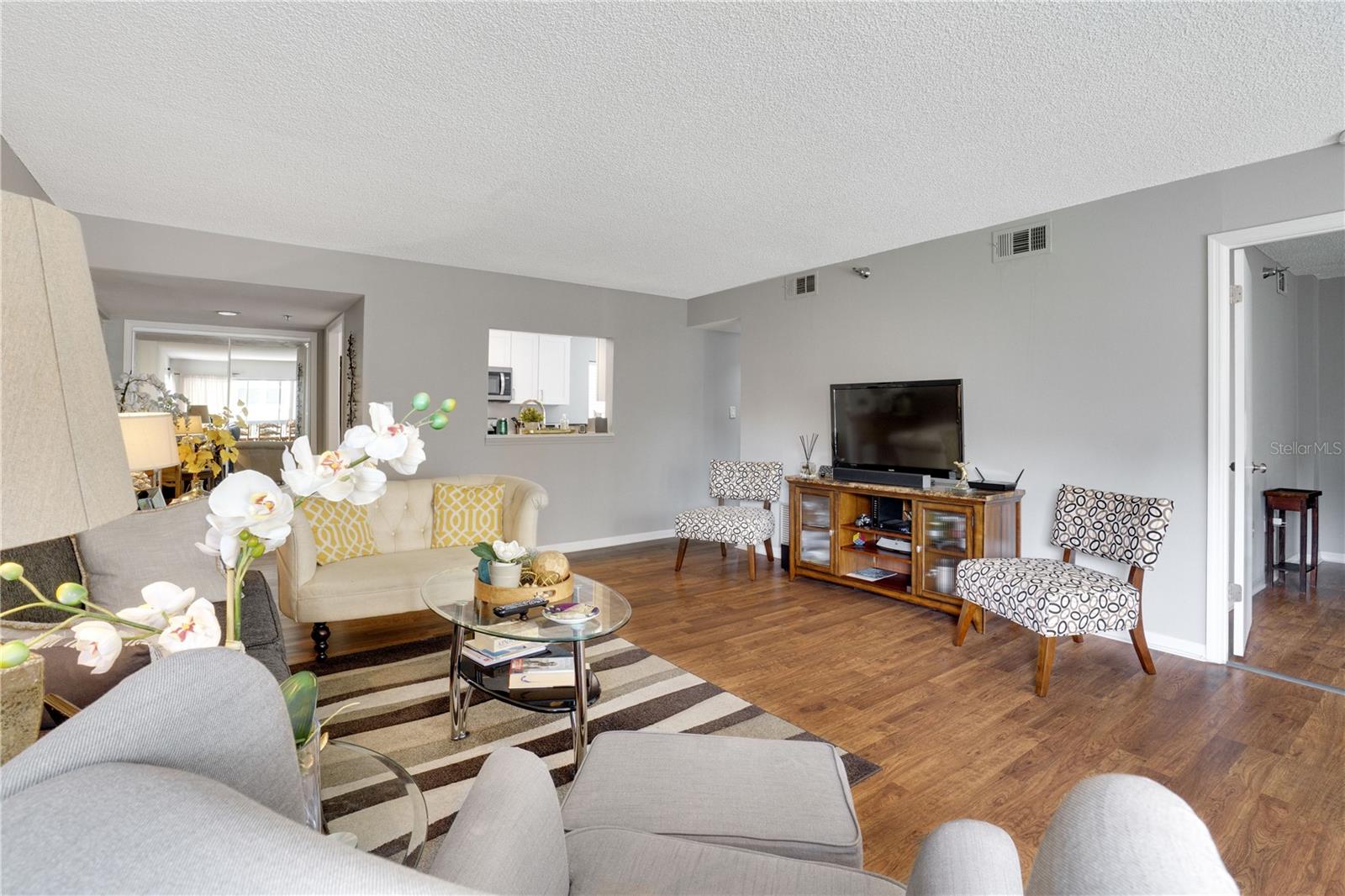 Image 10 of 33 For 204 Quayside Circle 201