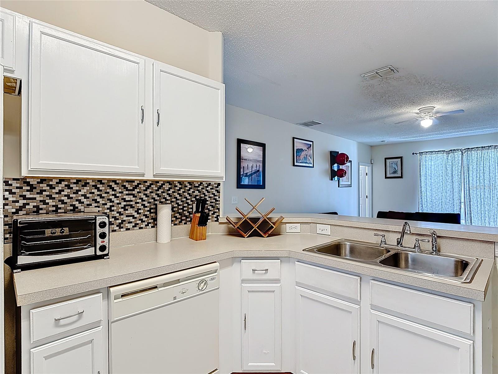 Image 15 of 53 For 635 Knollwood Drive