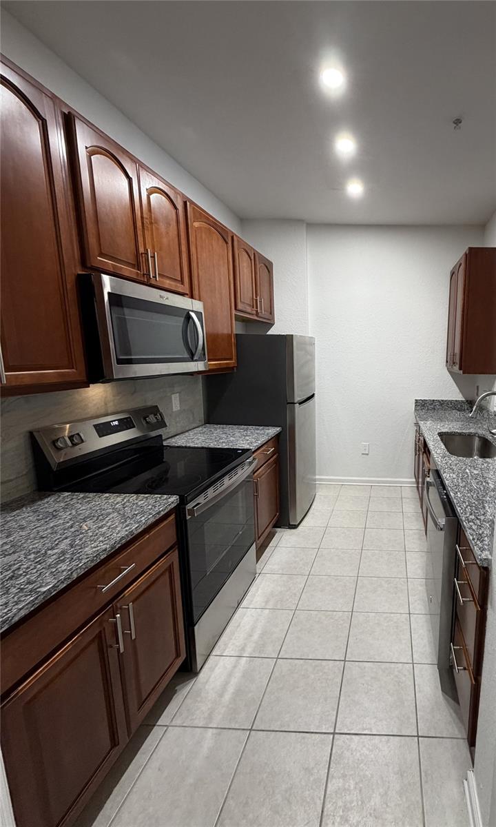 Image 4 of 41 For 6265 Contessa Drive 303