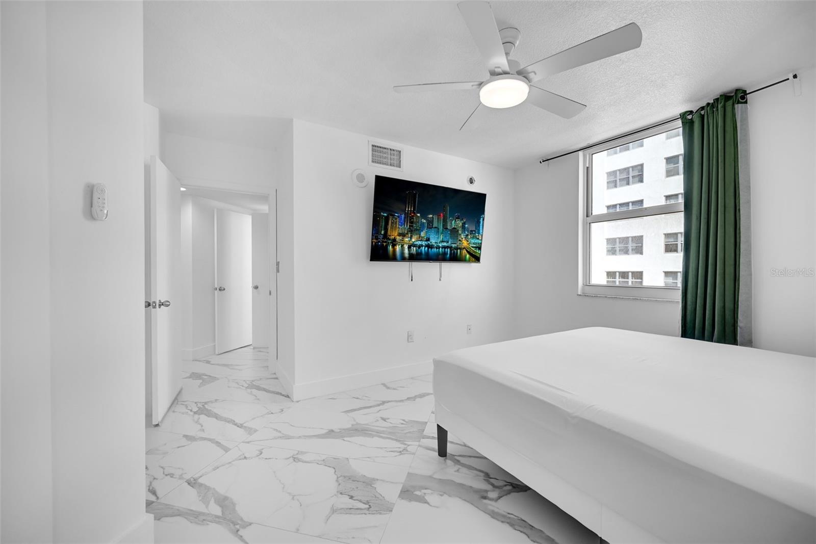 Image 33 of 60 For 9201 Collins Avenue 821