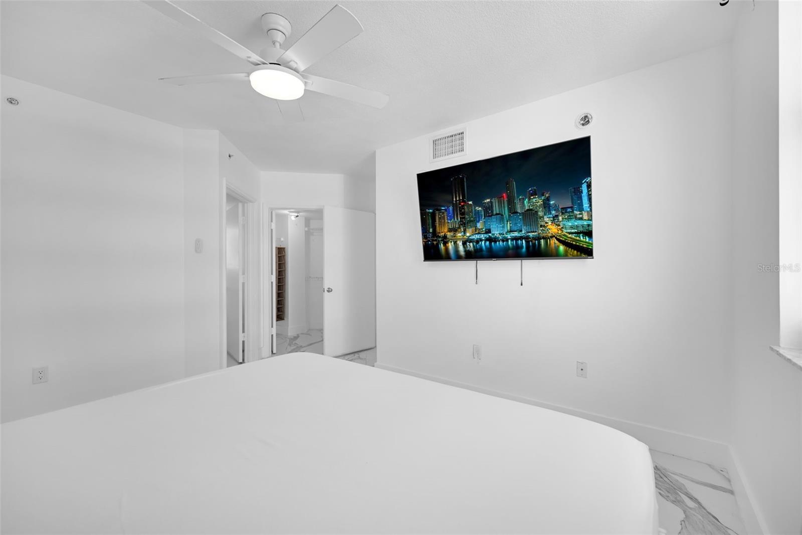 Image 35 of 60 For 9201 Collins Avenue 821