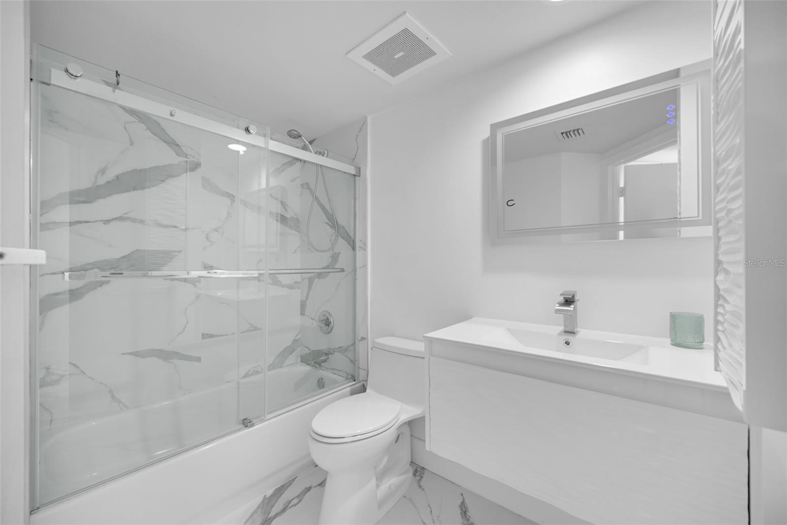 Image 42 of 60 For 9201 Collins Avenue 821