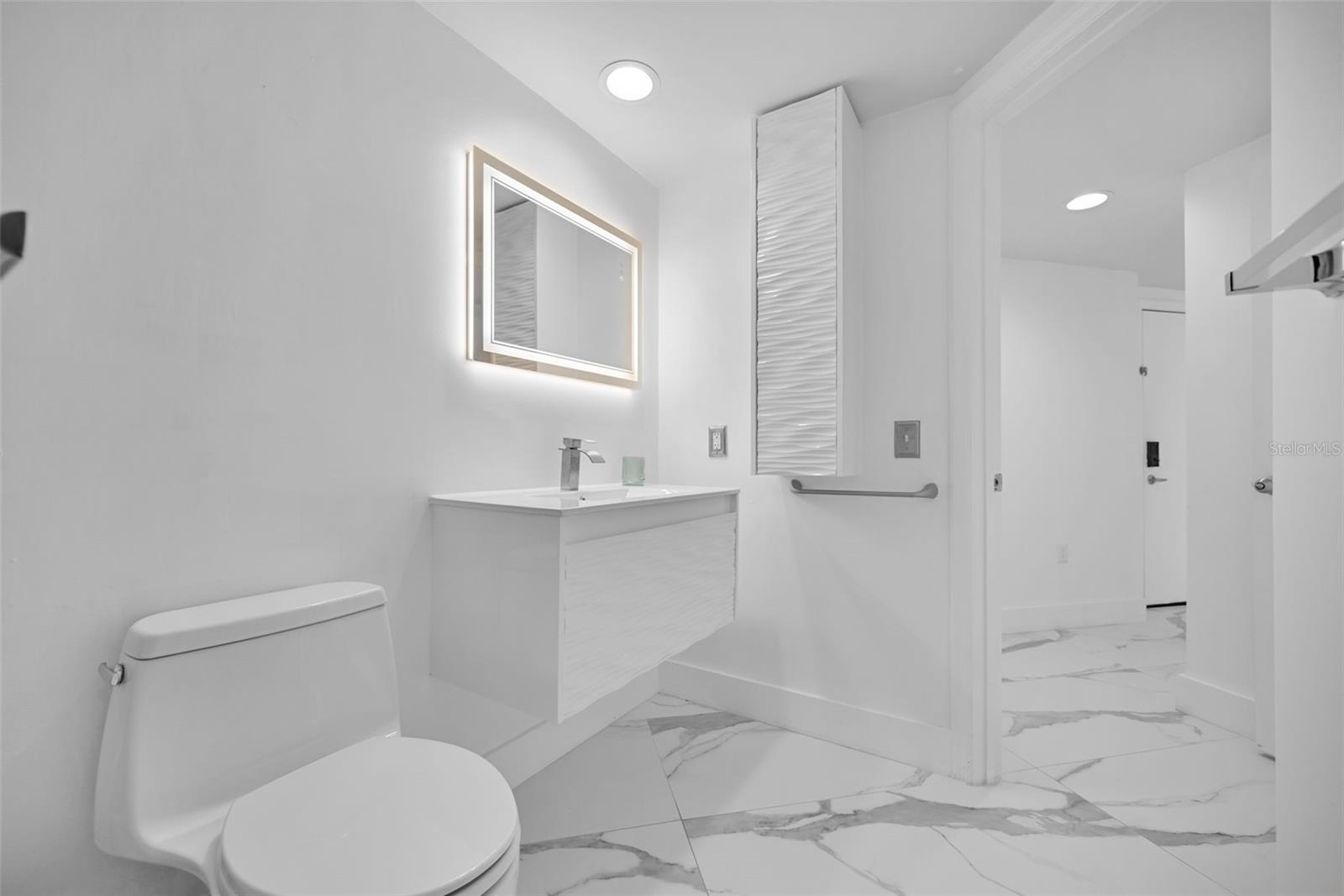 Image 43 of 60 For 9201 Collins Avenue 821