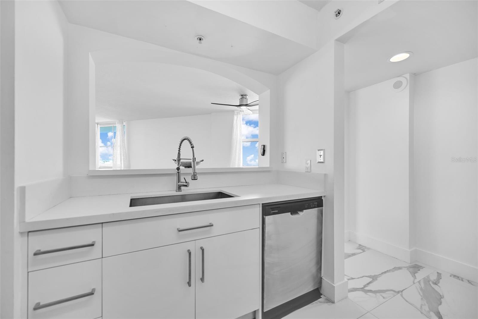 Image 49 of 60 For 9201 Collins Avenue 821