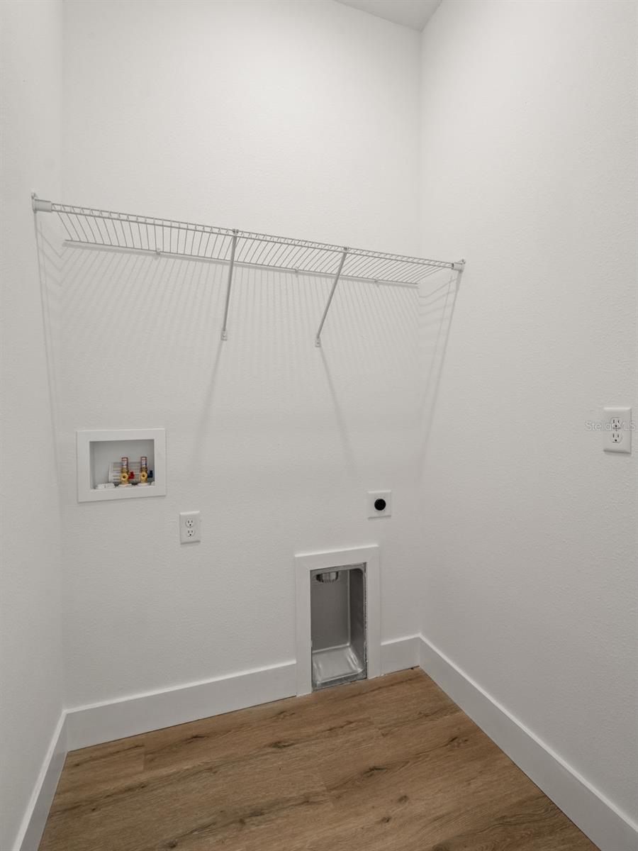 Image 18 of 36 For 33 Fisher Place