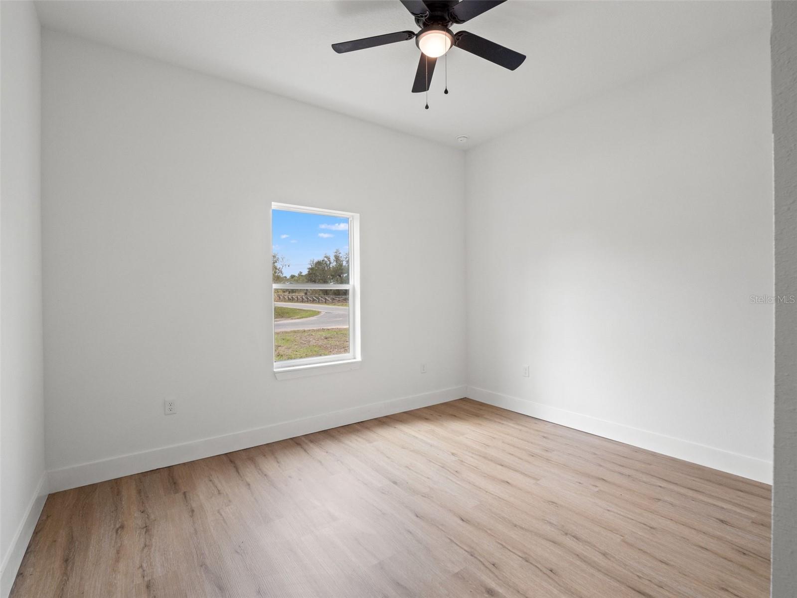 Image 22 of 36 For 33 Fisher Place