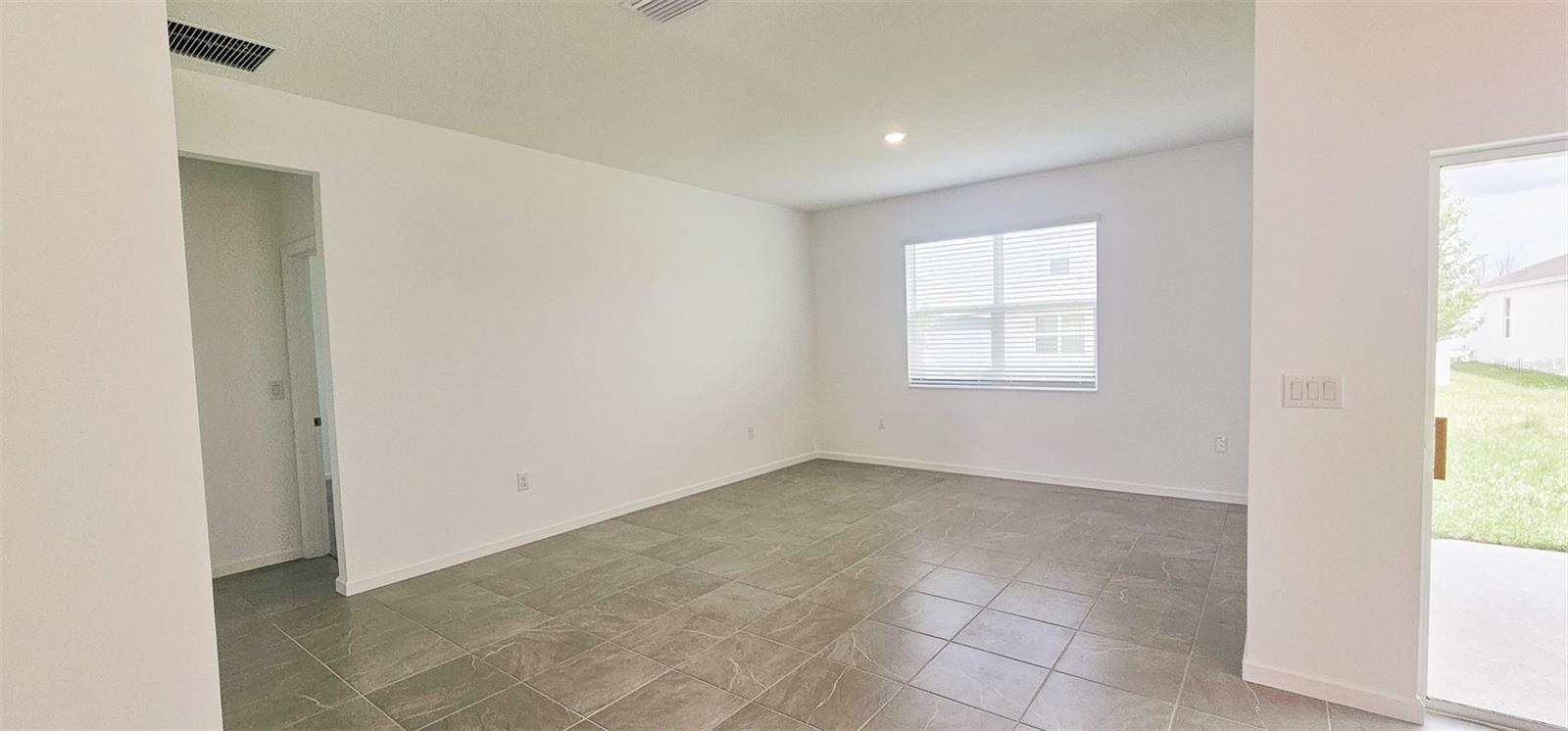 Image 9 of 23 For 413 Silver Palm Drive