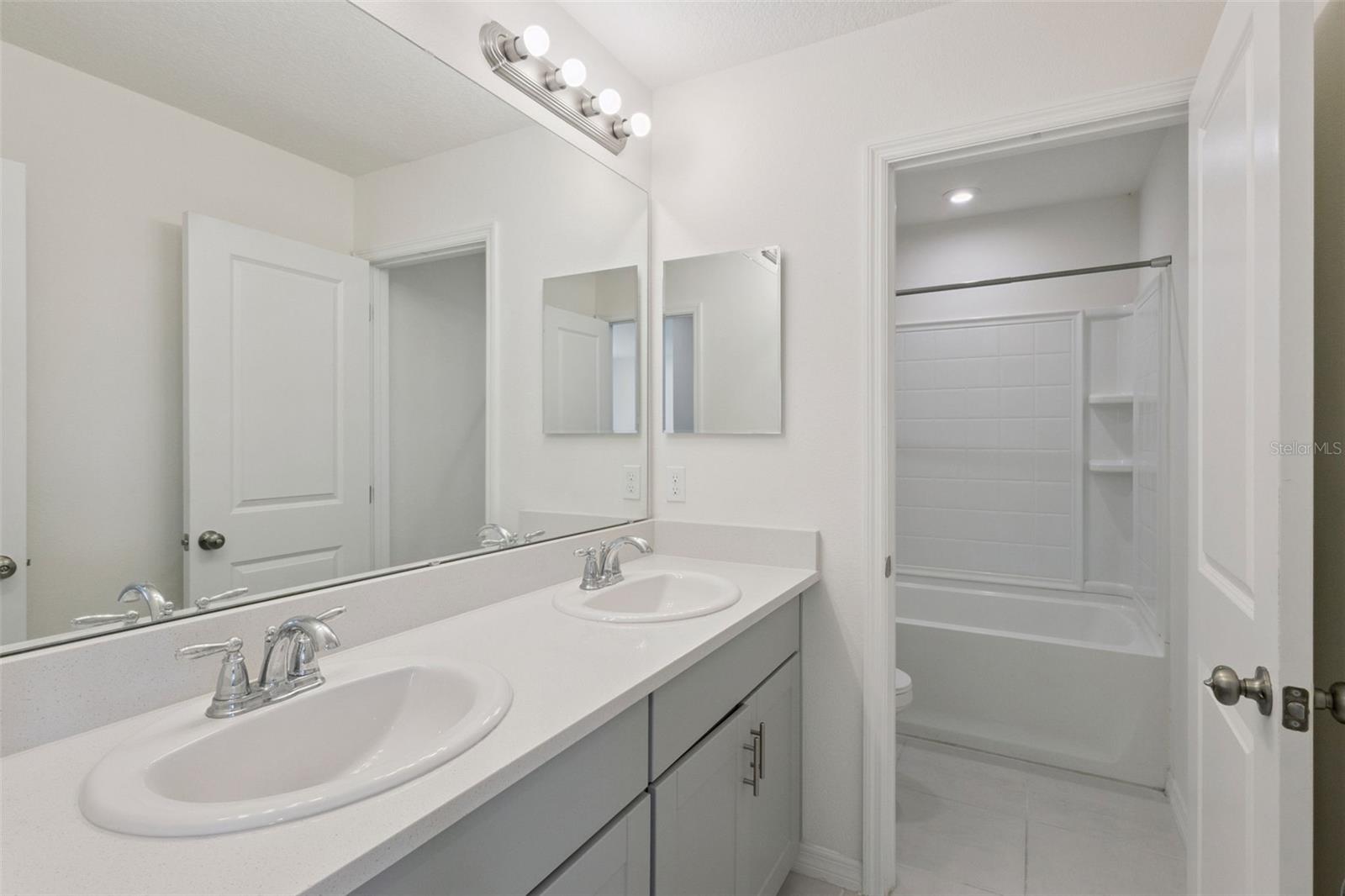 Image 14 of 81 For 3880 Fescue Street