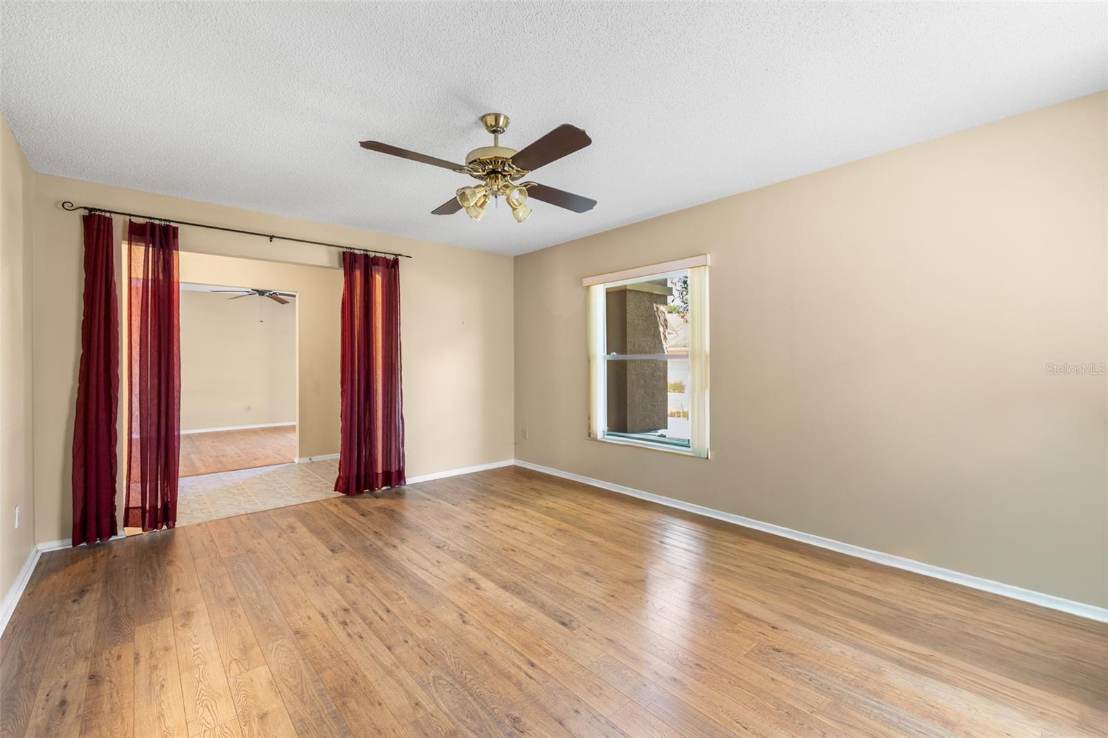 Listing photo id 10 for 9503 Pebble Glen Avenue