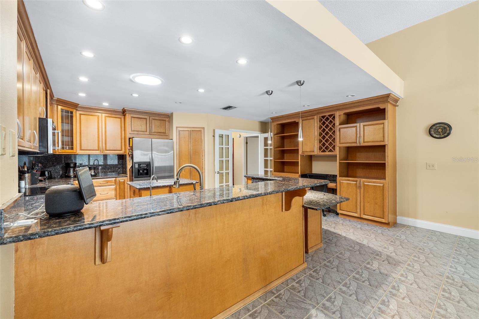 Listing photo id 16 for 9503 Pebble Glen Avenue