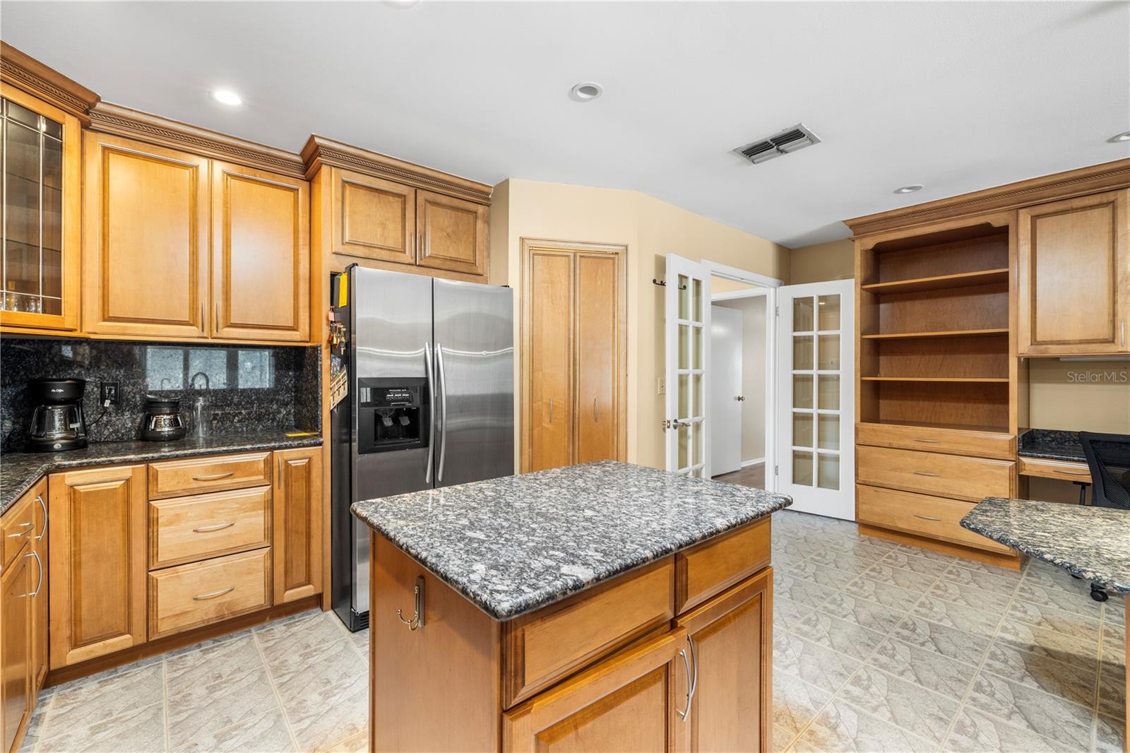 Listing photo id 19 for 9503 Pebble Glen Avenue