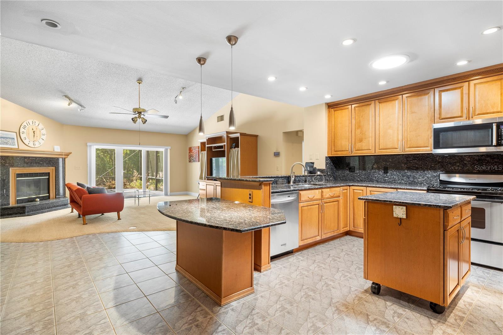 Listing photo id 20 for 9503 Pebble Glen Avenue