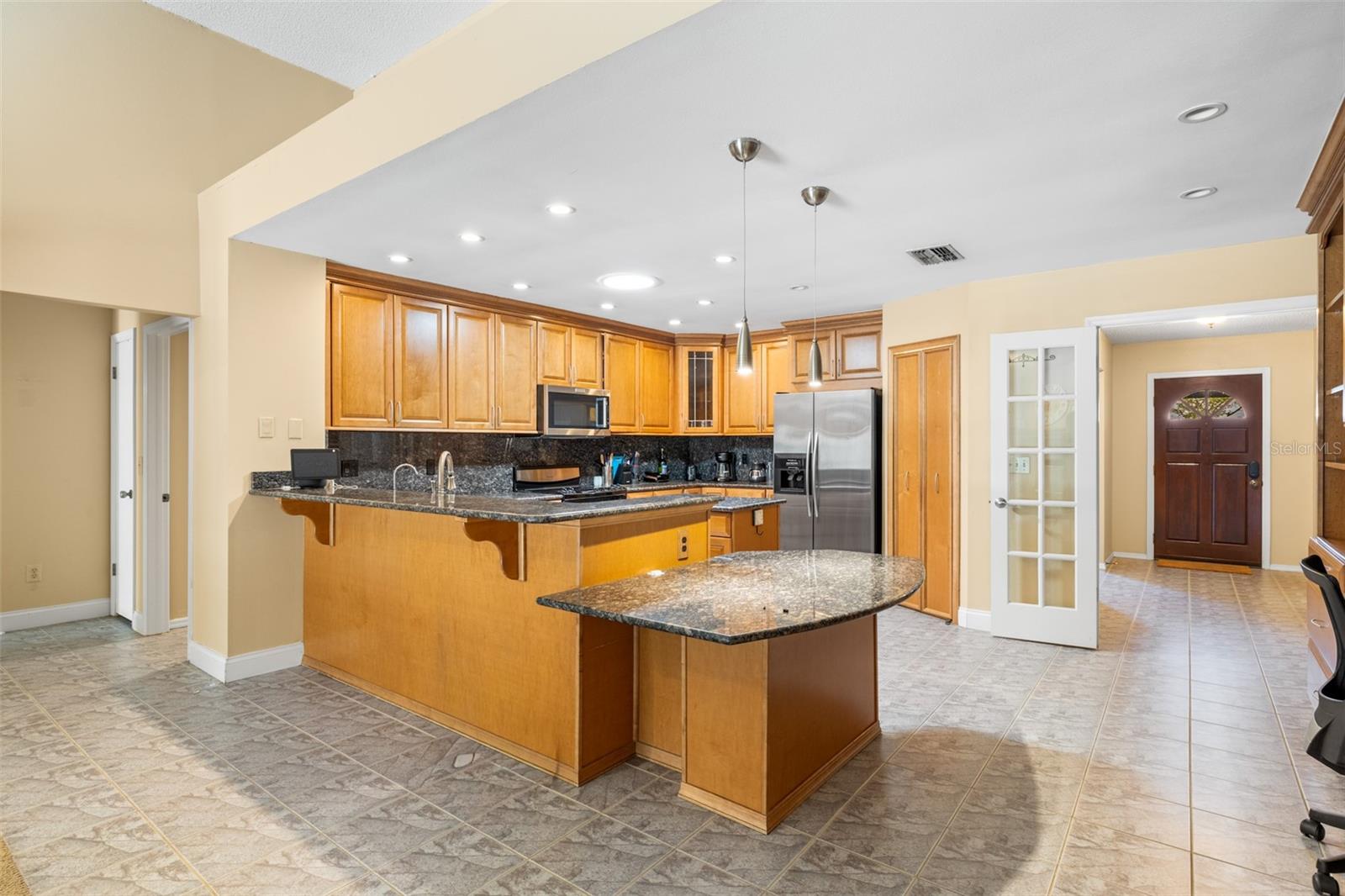 Listing photo id 21 for 9503 Pebble Glen Avenue