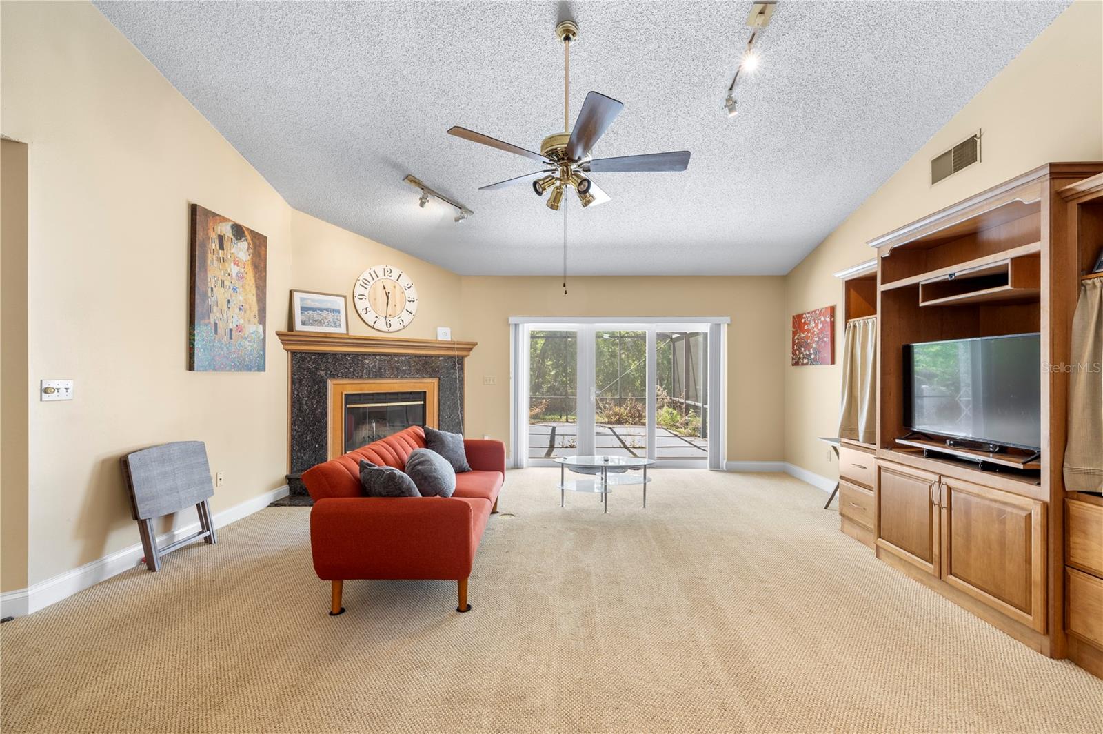 Listing photo id 23 for 9503 Pebble Glen Avenue