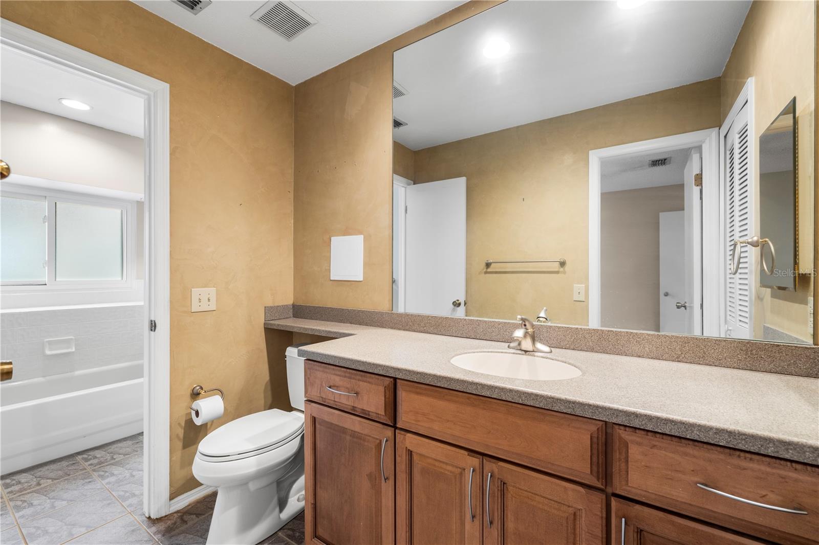 Listing photo id 28 for 9503 Pebble Glen Avenue