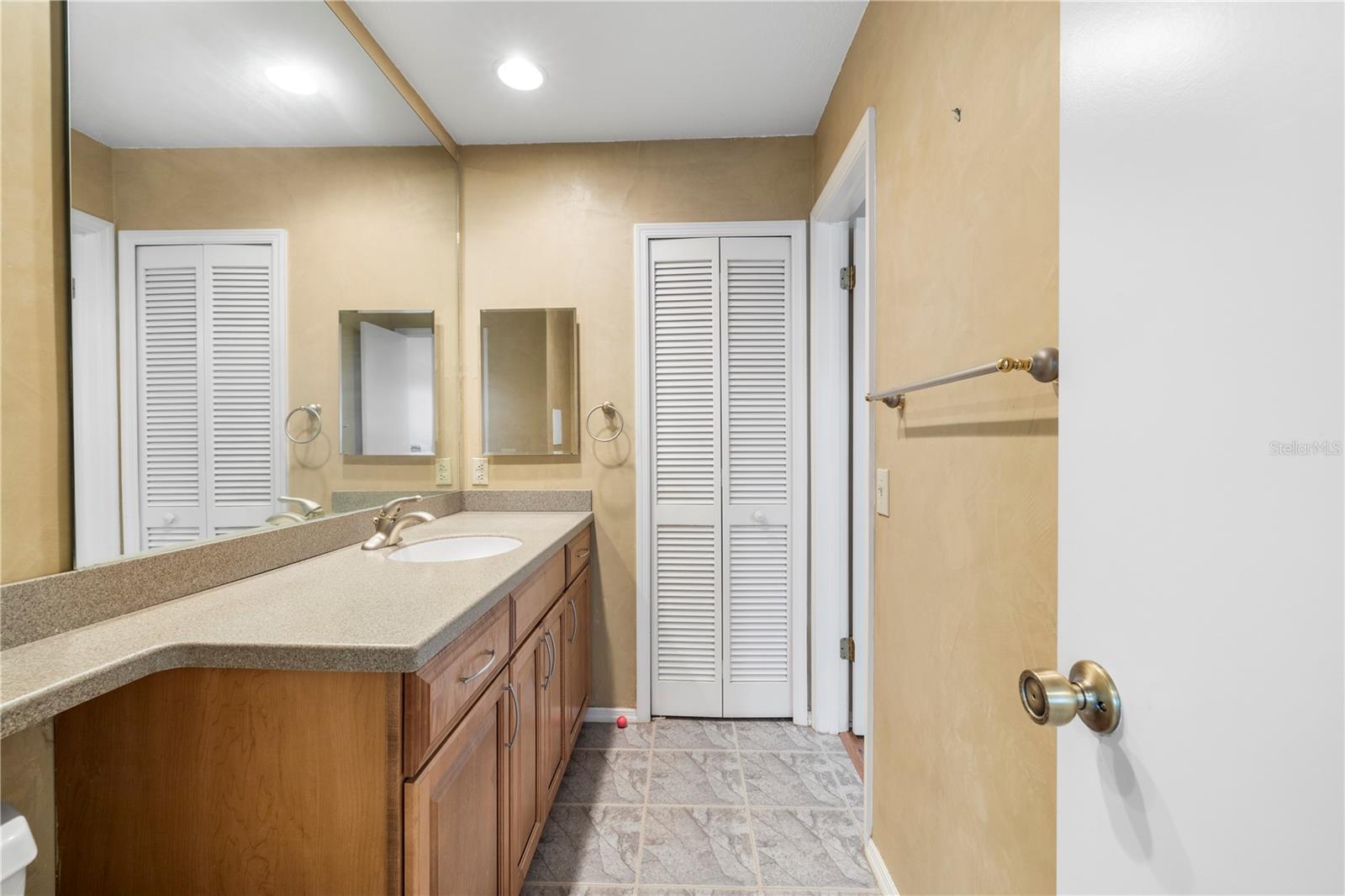 Listing photo id 30 for 9503 Pebble Glen Avenue