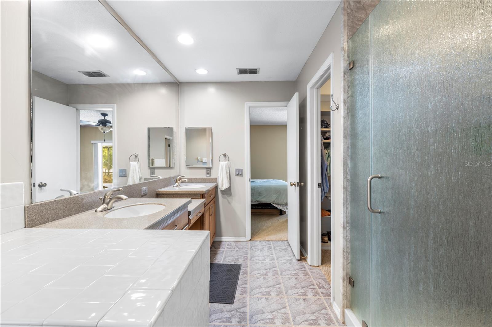 Listing photo id 31 for 9503 Pebble Glen Avenue