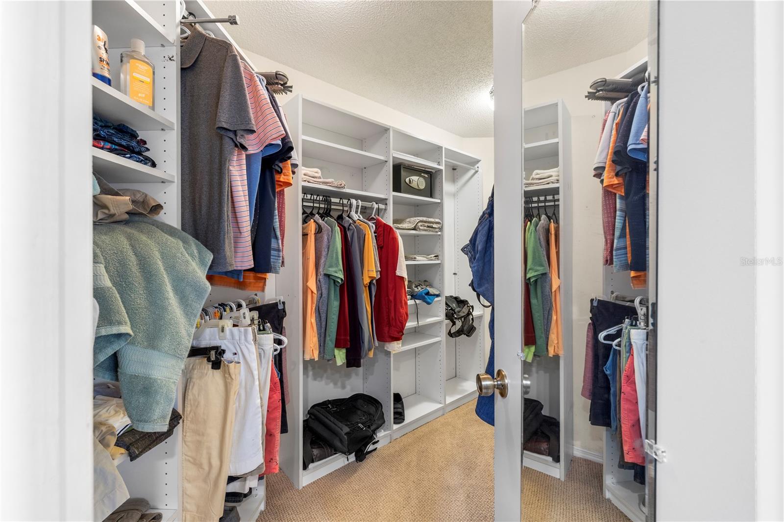 Listing photo id 32 for 9503 Pebble Glen Avenue