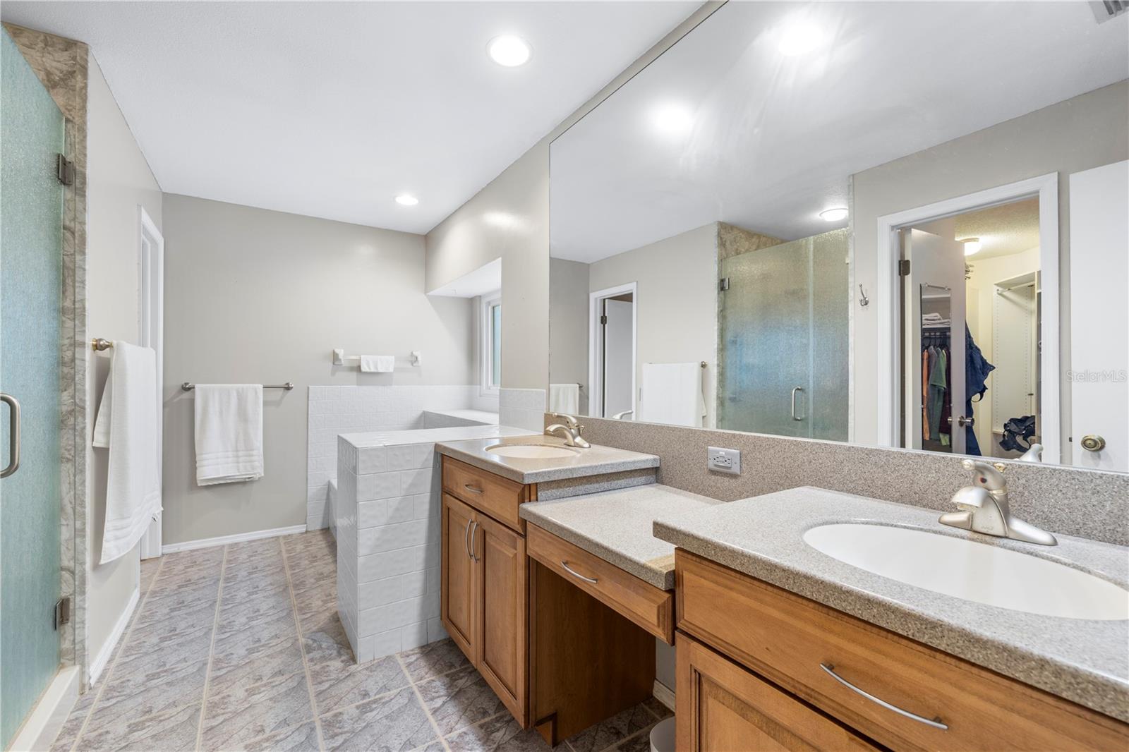 Listing photo id 34 for 9503 Pebble Glen Avenue