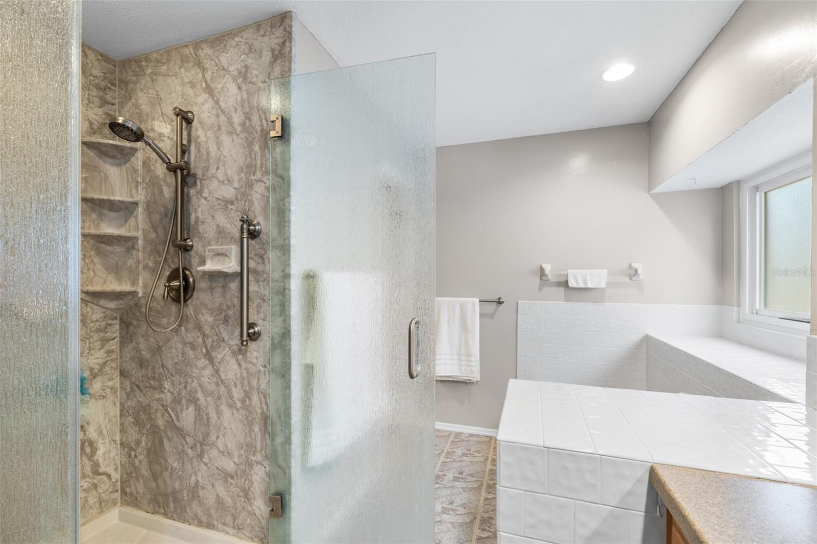 Listing photo id 36 for 9503 Pebble Glen Avenue