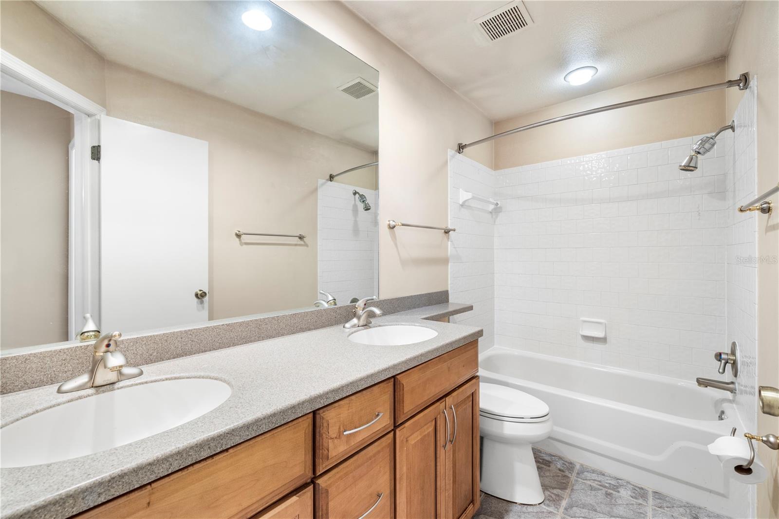 Listing photo id 37 for 9503 Pebble Glen Avenue
