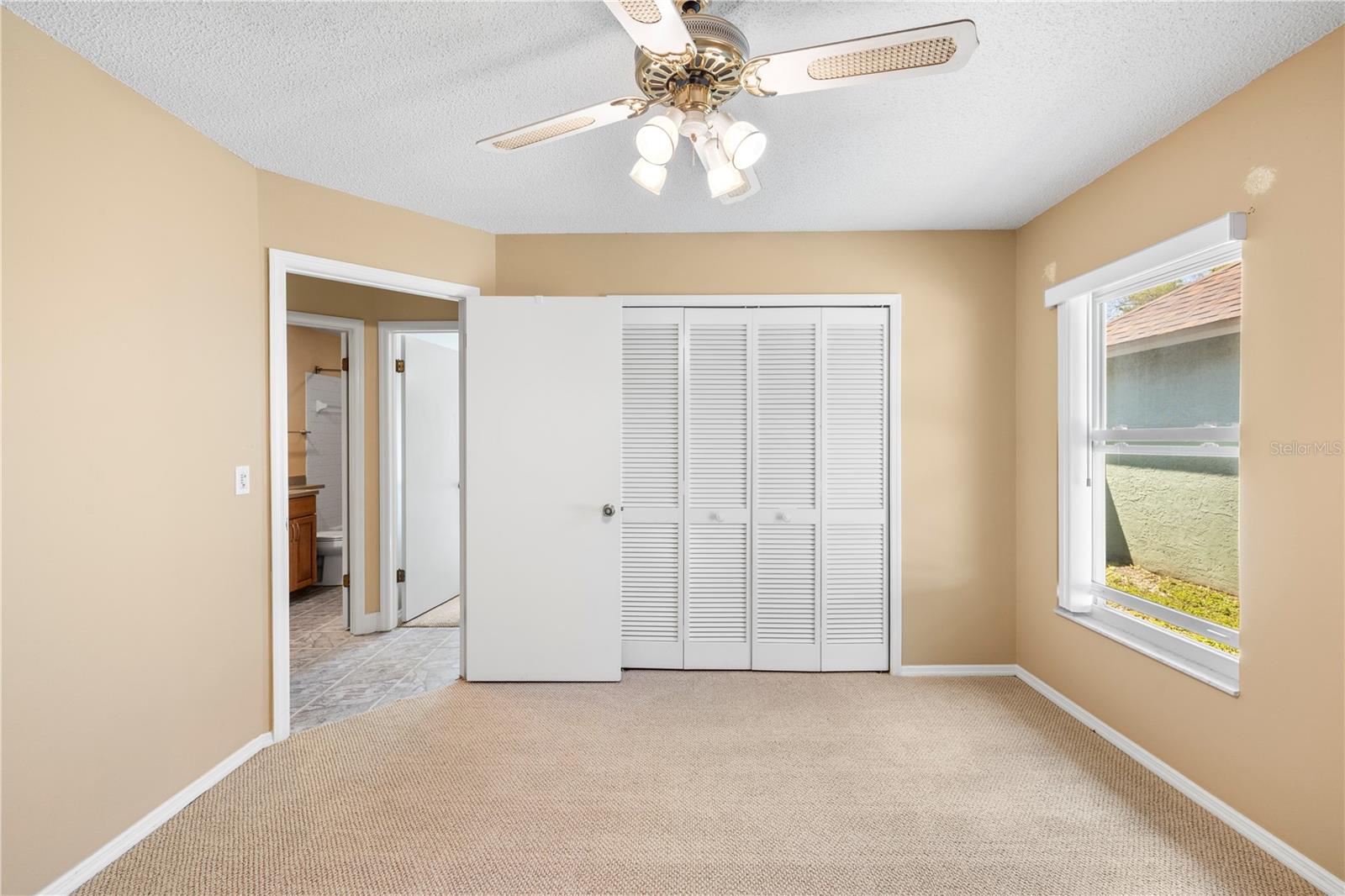 Listing photo id 39 for 9503 Pebble Glen Avenue