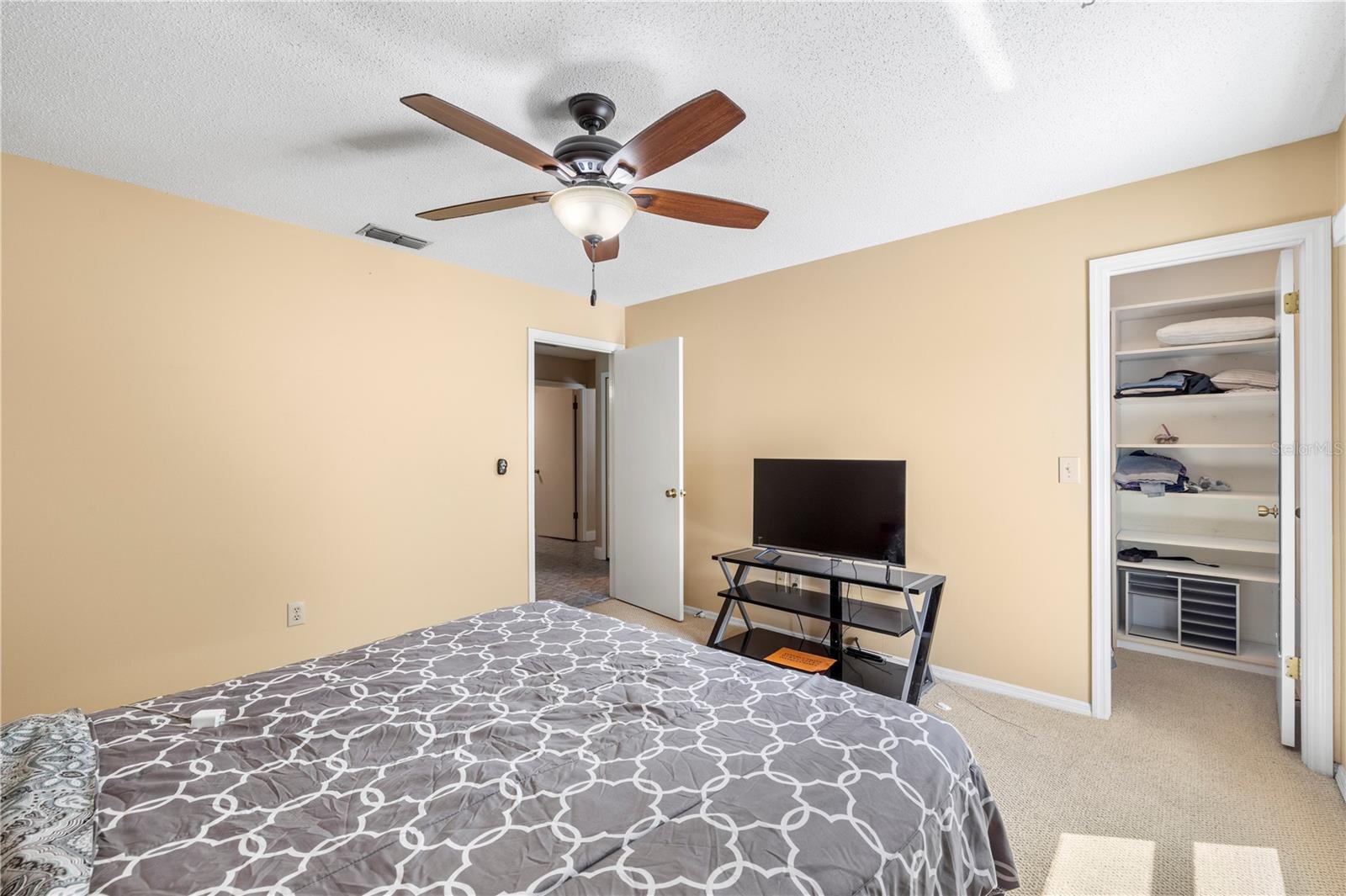 Listing photo id 42 for 9503 Pebble Glen Avenue