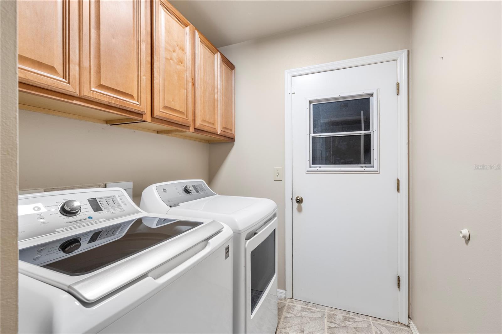 Listing photo id 44 for 9503 Pebble Glen Avenue