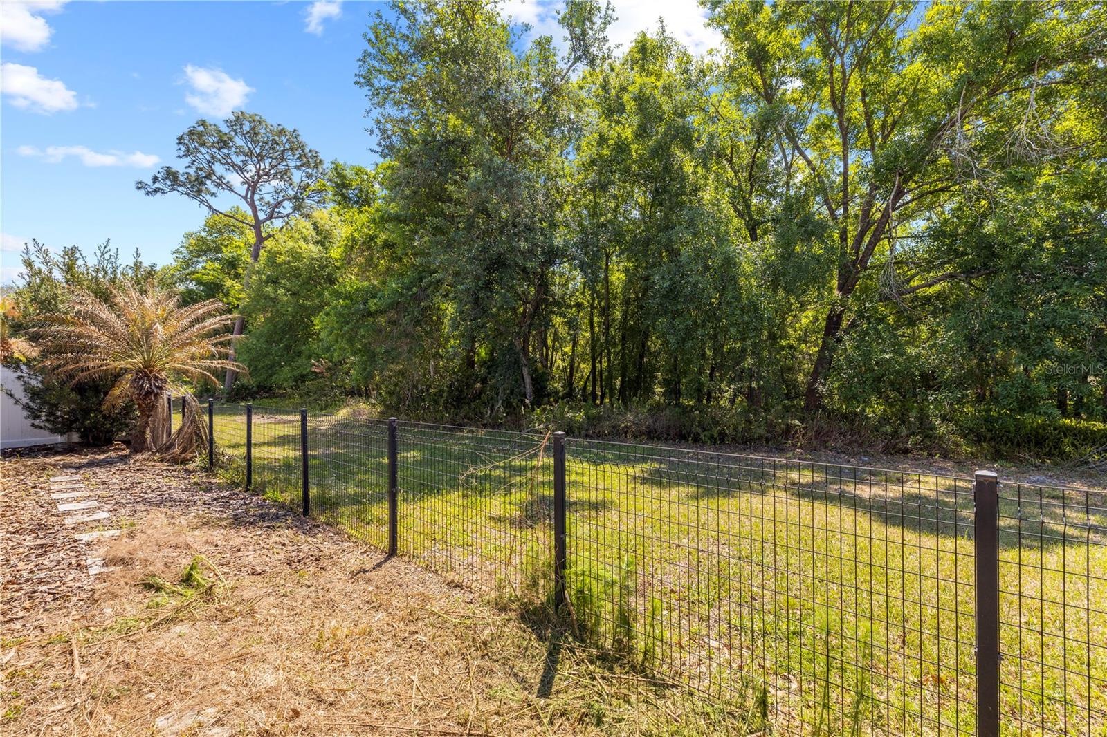 Listing photo id 45 for 9503 Pebble Glen Avenue