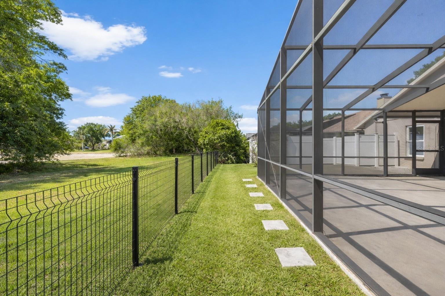 Listing photo id 47 for 9503 Pebble Glen Avenue