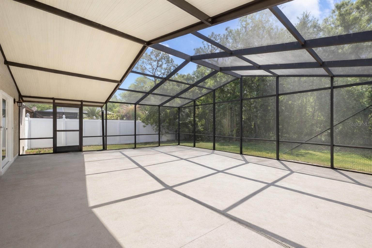 Listing photo id 3 for 9503 Pebble Glen Avenue