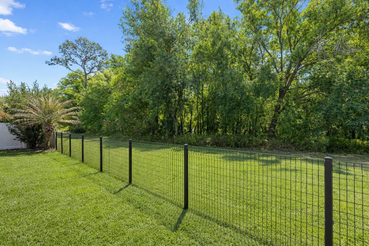 Listing photo id 4 for 9503 Pebble Glen Avenue