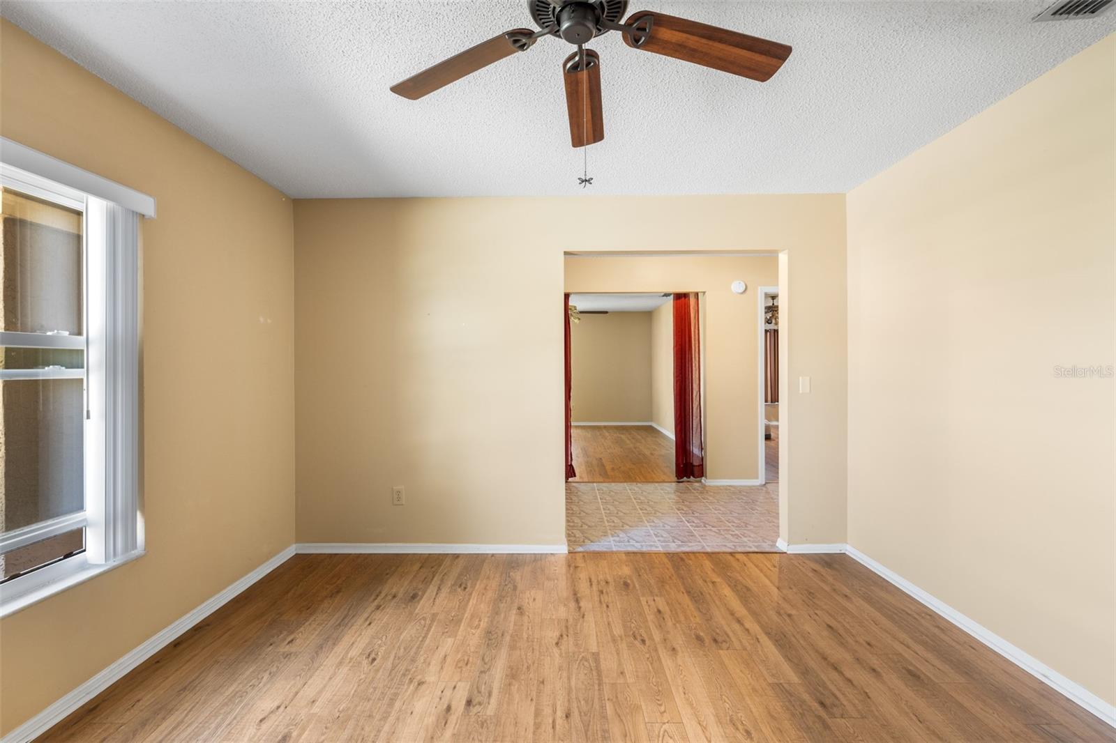 Listing photo id 7 for 9503 Pebble Glen Avenue