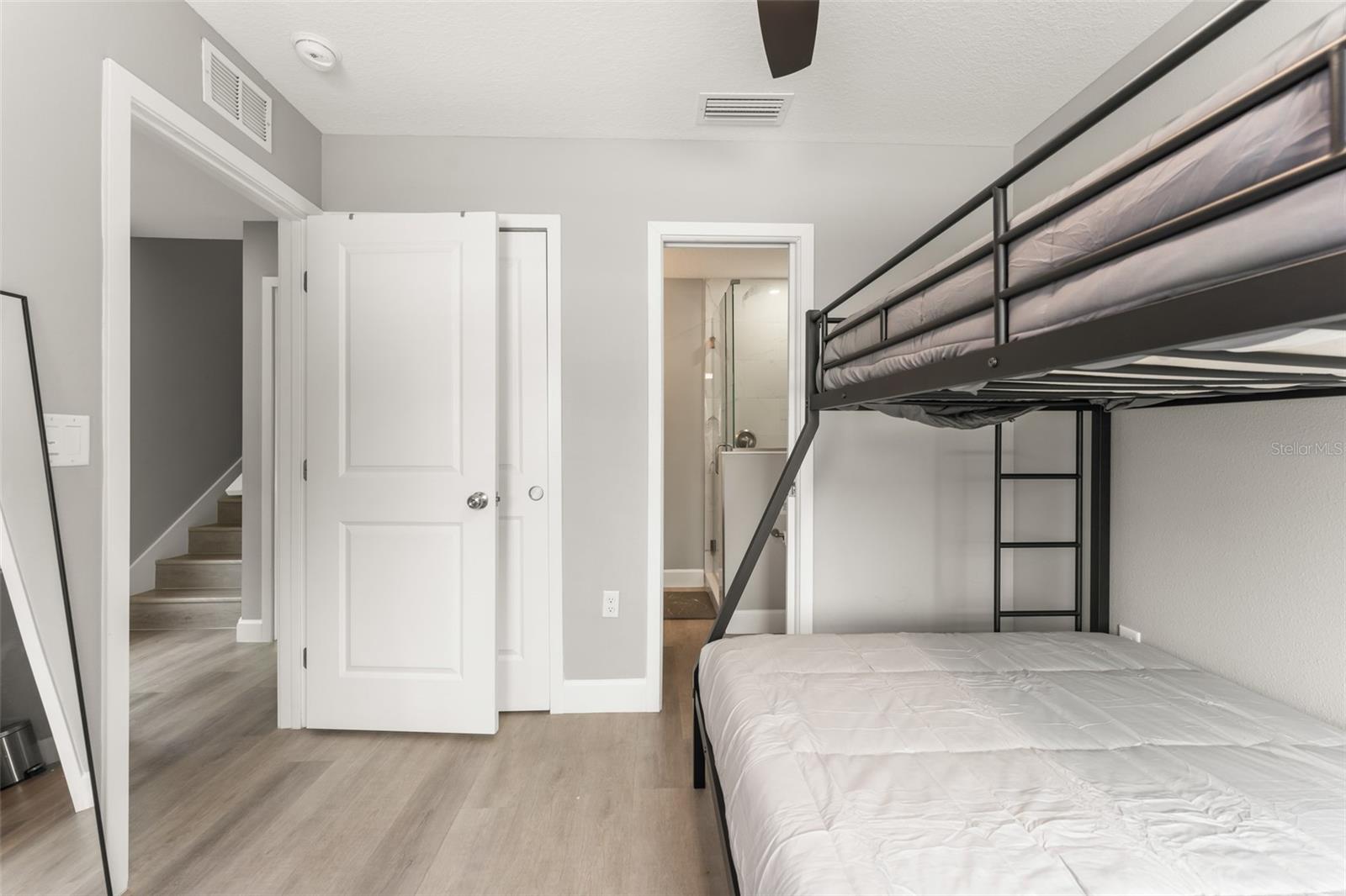 Image 18 of 37 For 2951 Kings Road