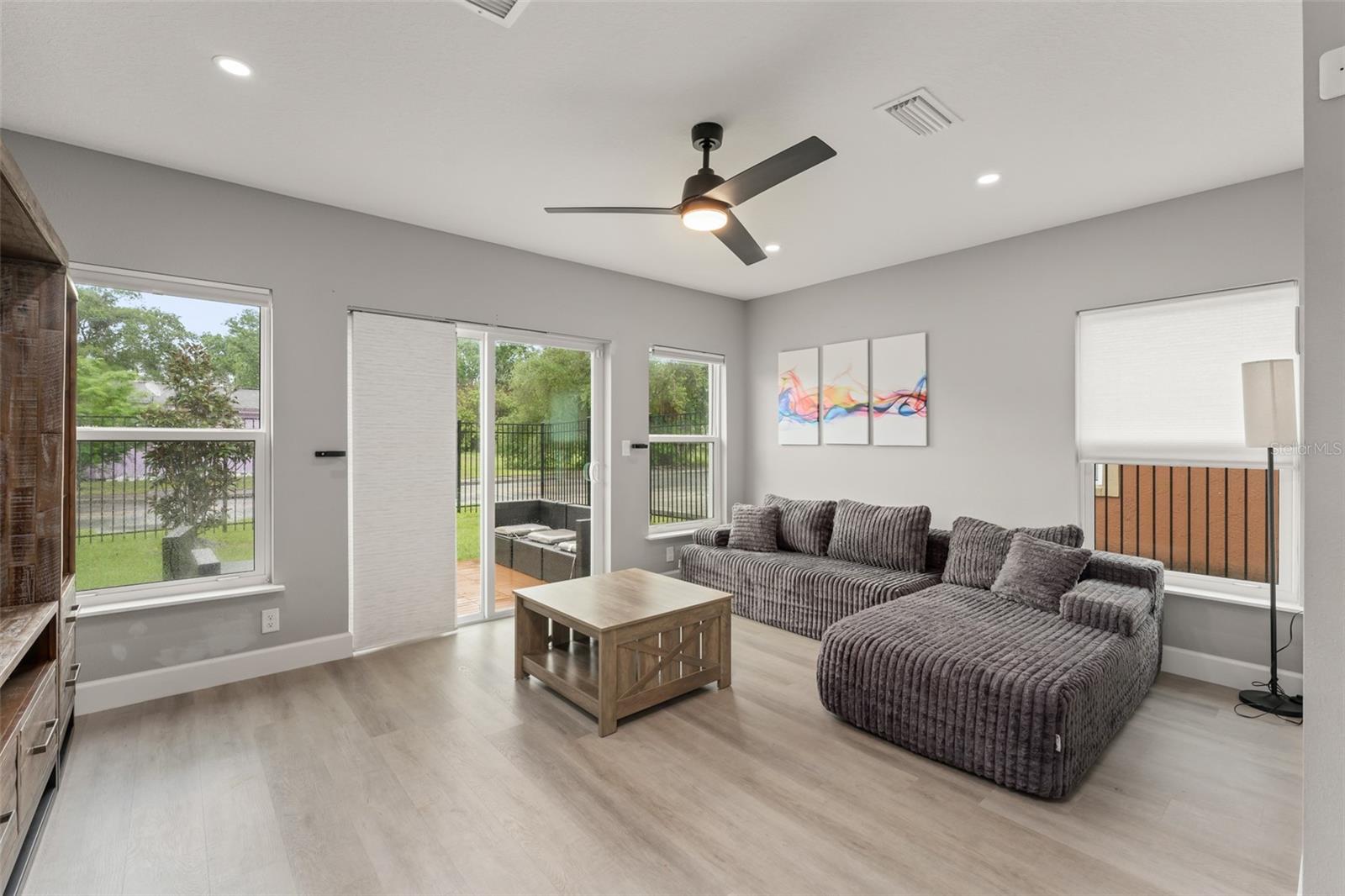 Image 3 of 37 For 2951 Kings Road