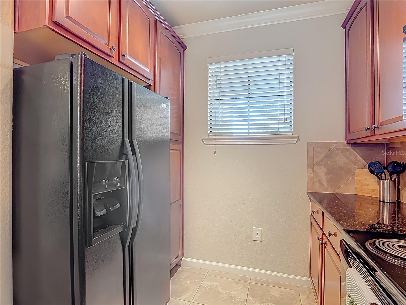 Image 10 of 37 For 910 Charo Parkway 311