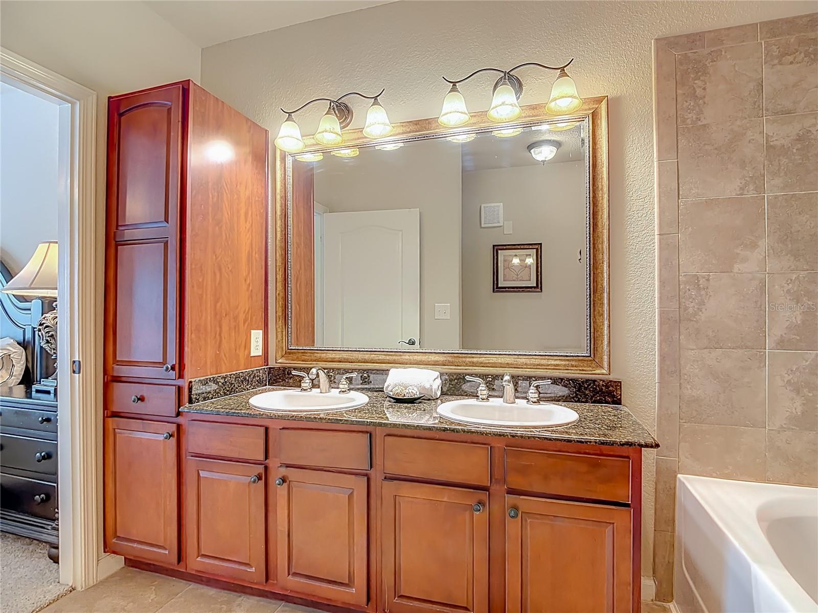 Image 14 of 37 For 910 Charo Parkway 311