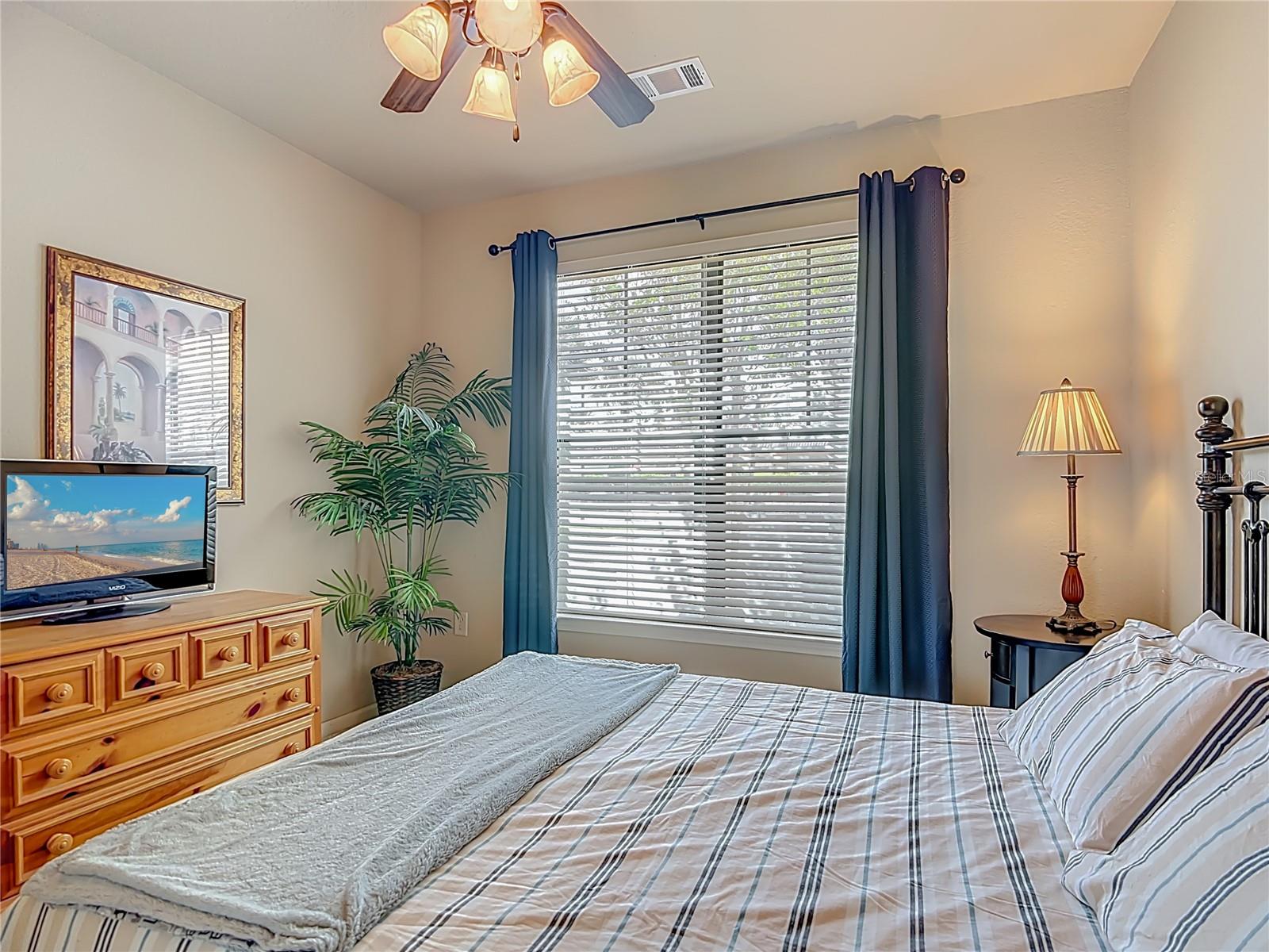 Image 17 of 37 For 910 Charo Parkway 311