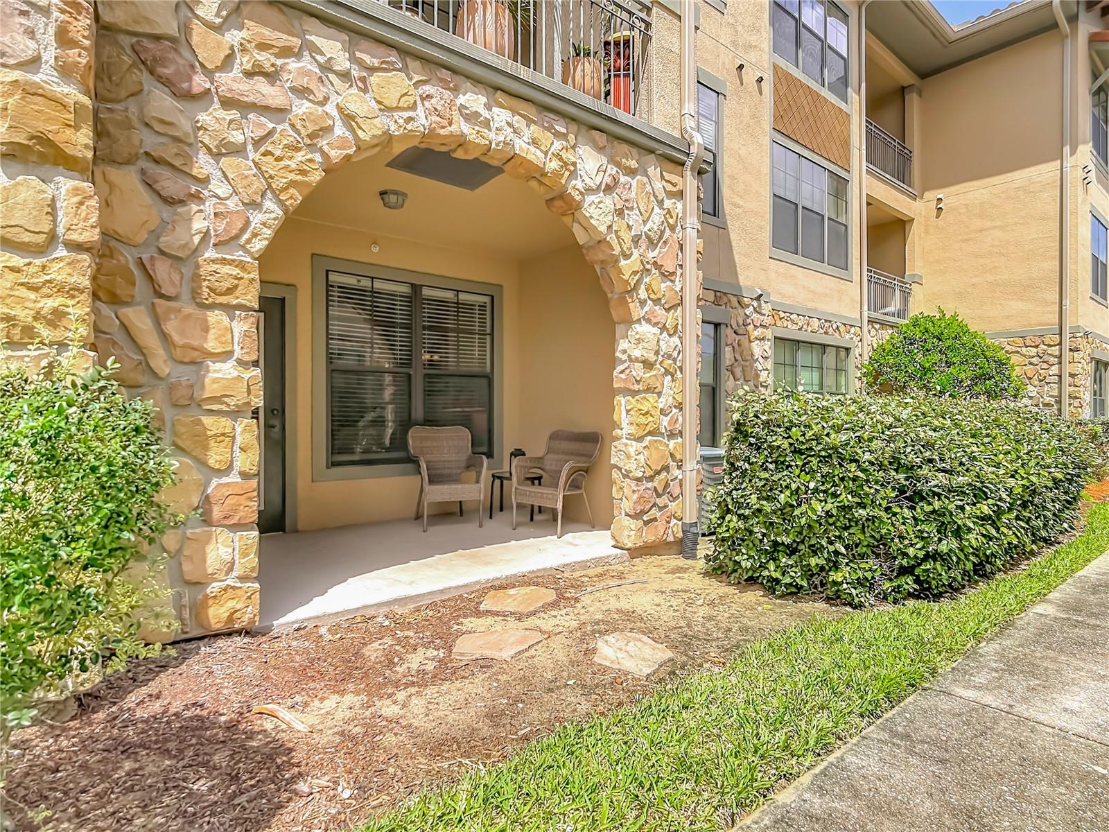 Image 21 of 37 For 910 Charo Parkway 311