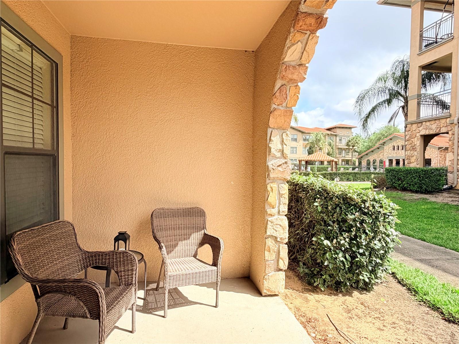 Image 22 of 37 For 910 Charo Parkway 311