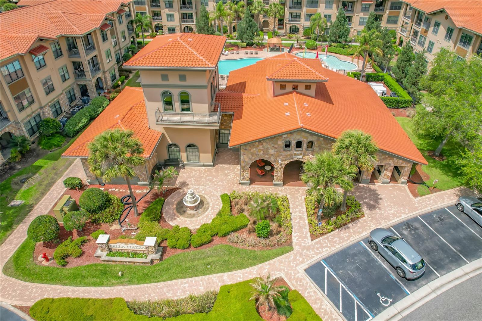 Image 24 of 37 For 910 Charo Parkway 311