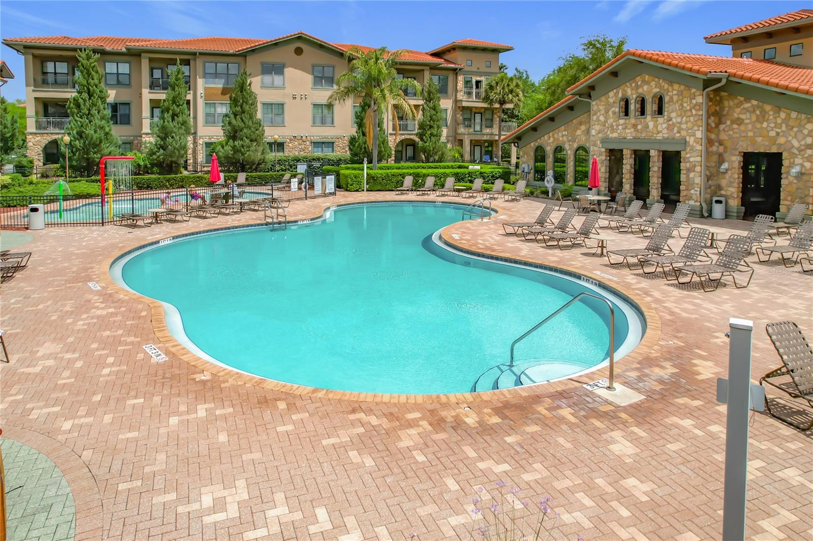 Image 27 of 37 For 910 Charo Parkway 311