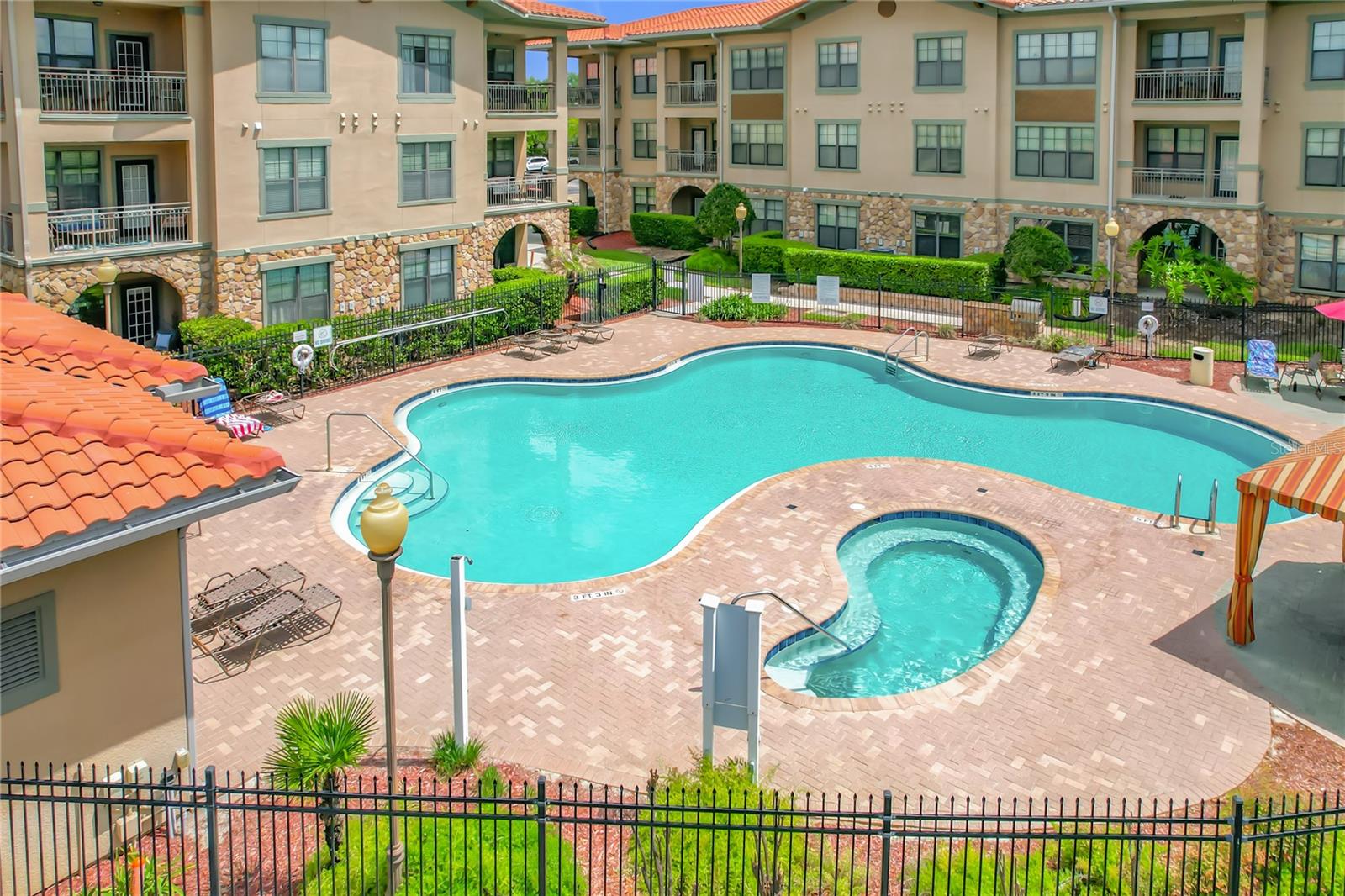 Image 30 of 37 For 910 Charo Parkway 311