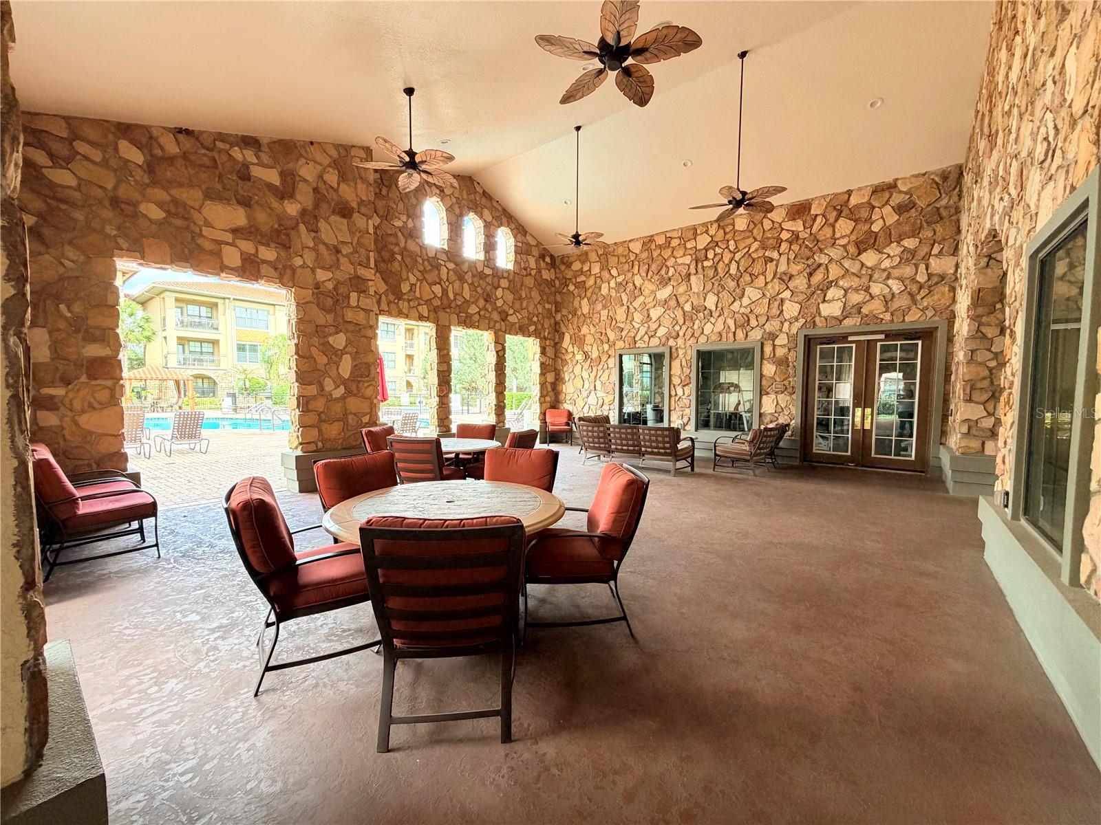 Image 31 of 37 For 910 Charo Parkway 311