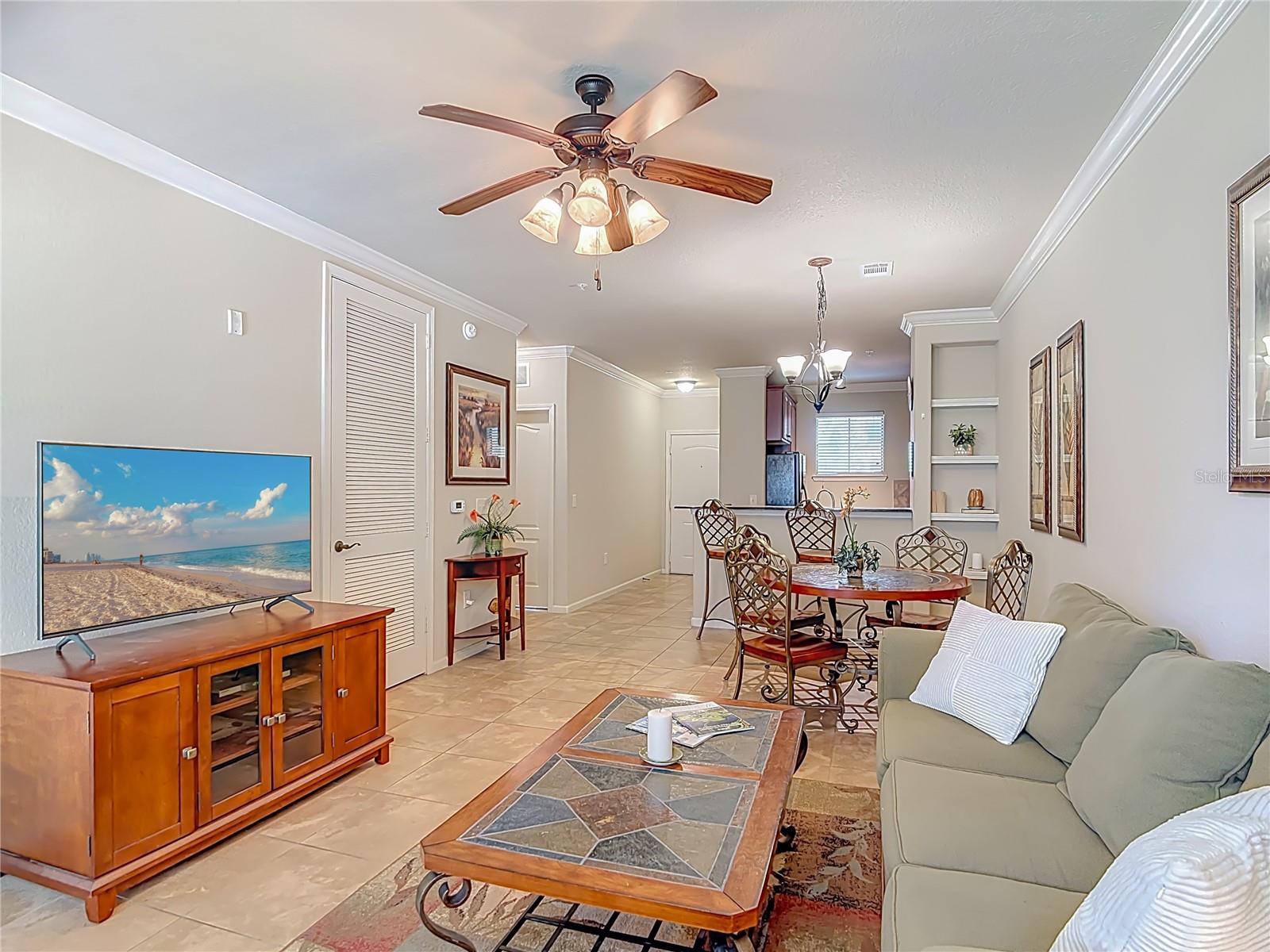 Image 4 of 37 For 910 Charo Parkway 311