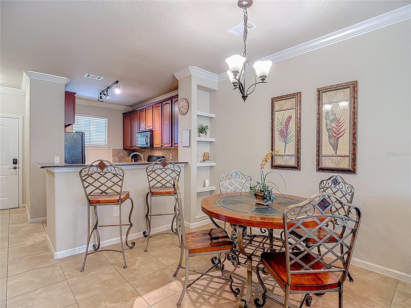 Image 6 of 37 For 910 Charo Parkway 311