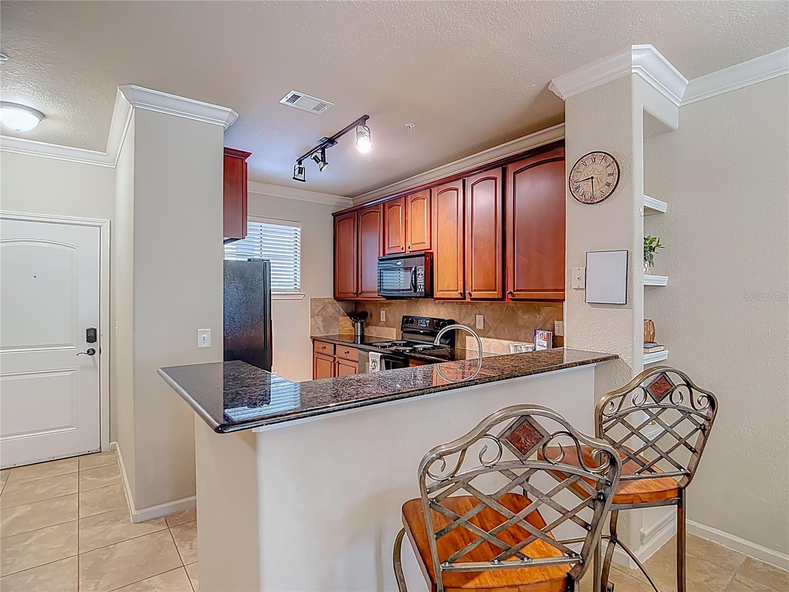 Image 7 of 37 For 910 Charo Parkway 311