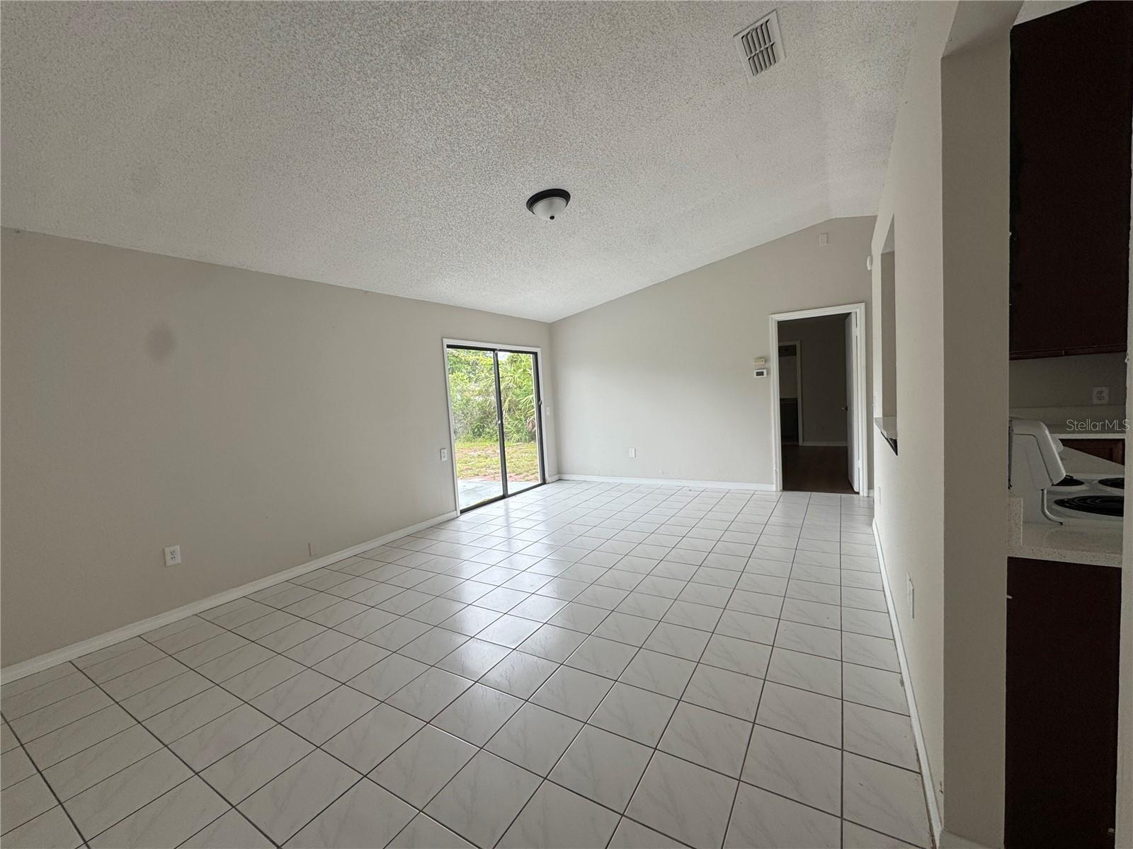 Image 5 of 7 For 2873 Cottondale Drive