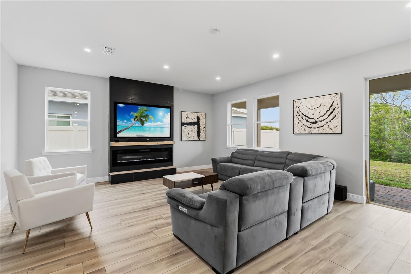 Image 14 of 67 For 1545 Wynell Street