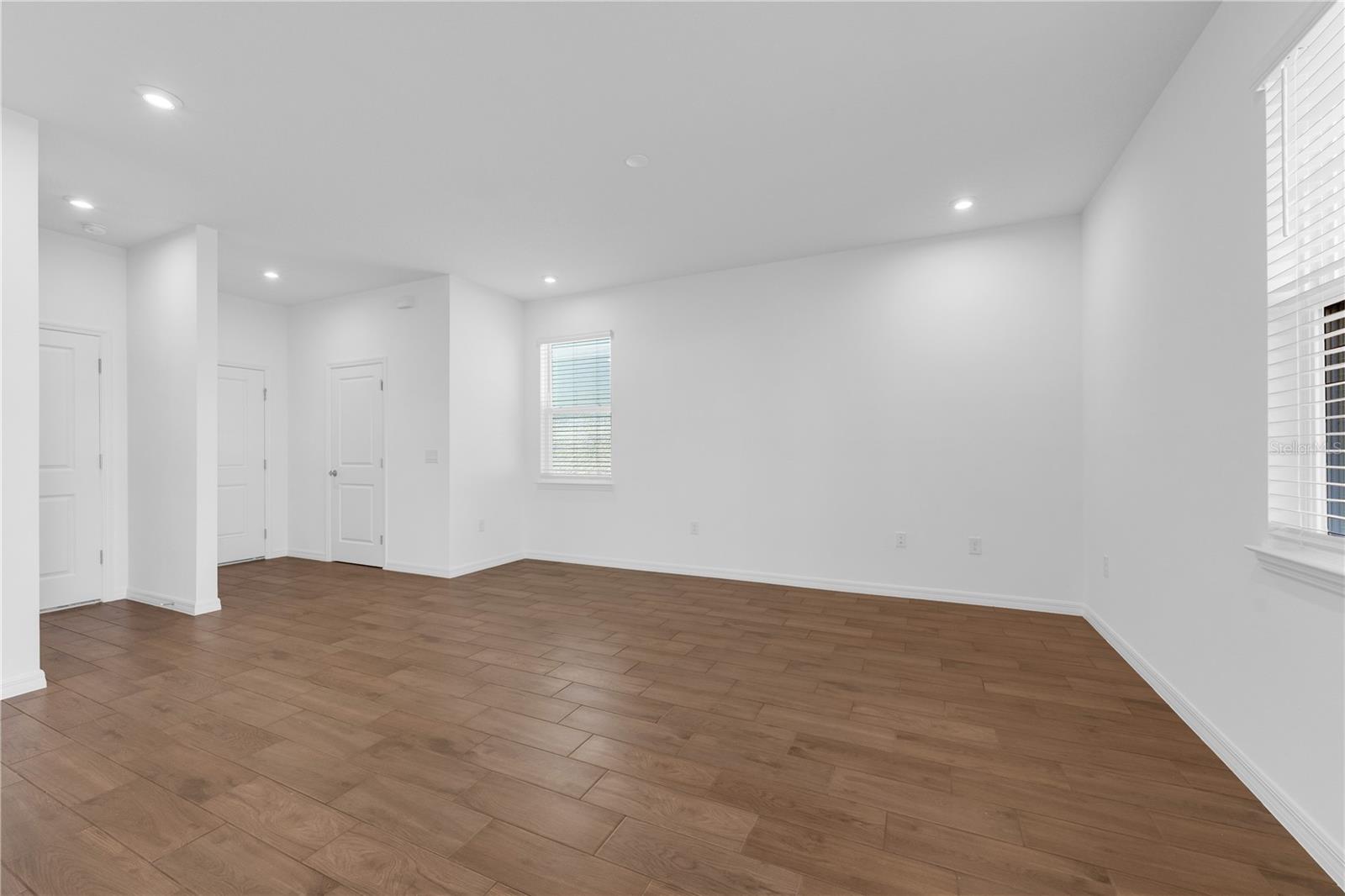 Image 10 of 40 For 897 Castleford Avenue Ne